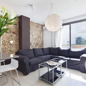 inside-barcelona-apartments-sants.topbarcelonahotels.com/